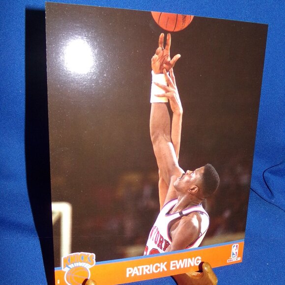 Vintage OFFICIAL NBA HOOPS BASKETBALL PRINT PATRICK EWING - NEW YORK KNICKS 1991 - Picture 1 of 5